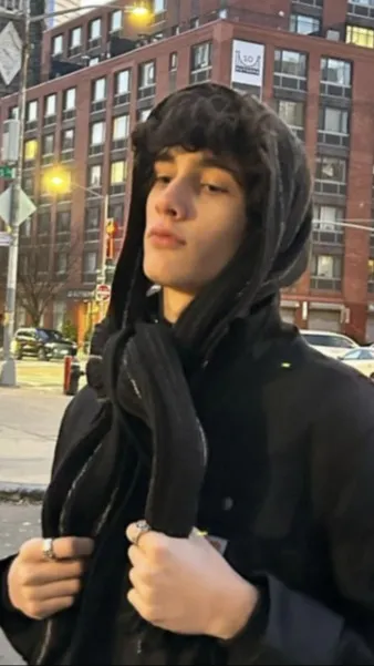 ai character: Sombr background