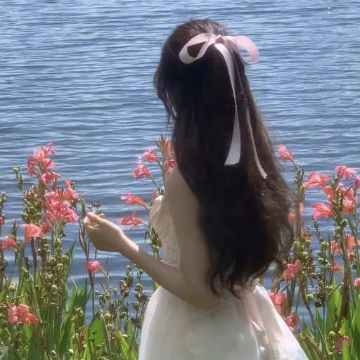 creator Luna Kaeira Vester's avatar