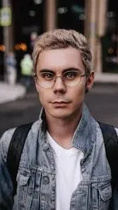 ai character: Ян топлес background