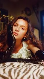 ai character: Olivia rodrigo background