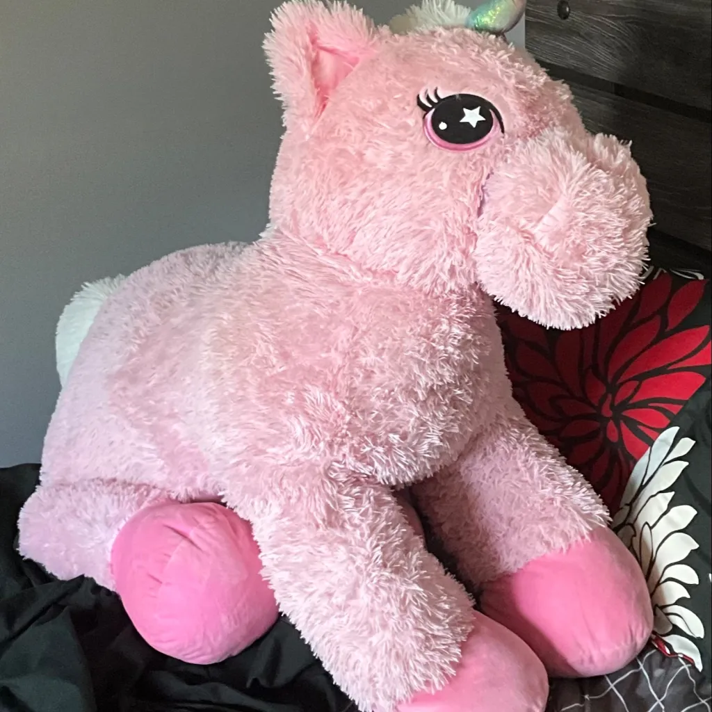 chat with ai character: Mesia Unicorn