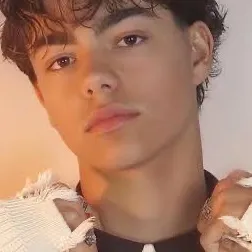 chat with ai character: Malachi Barton