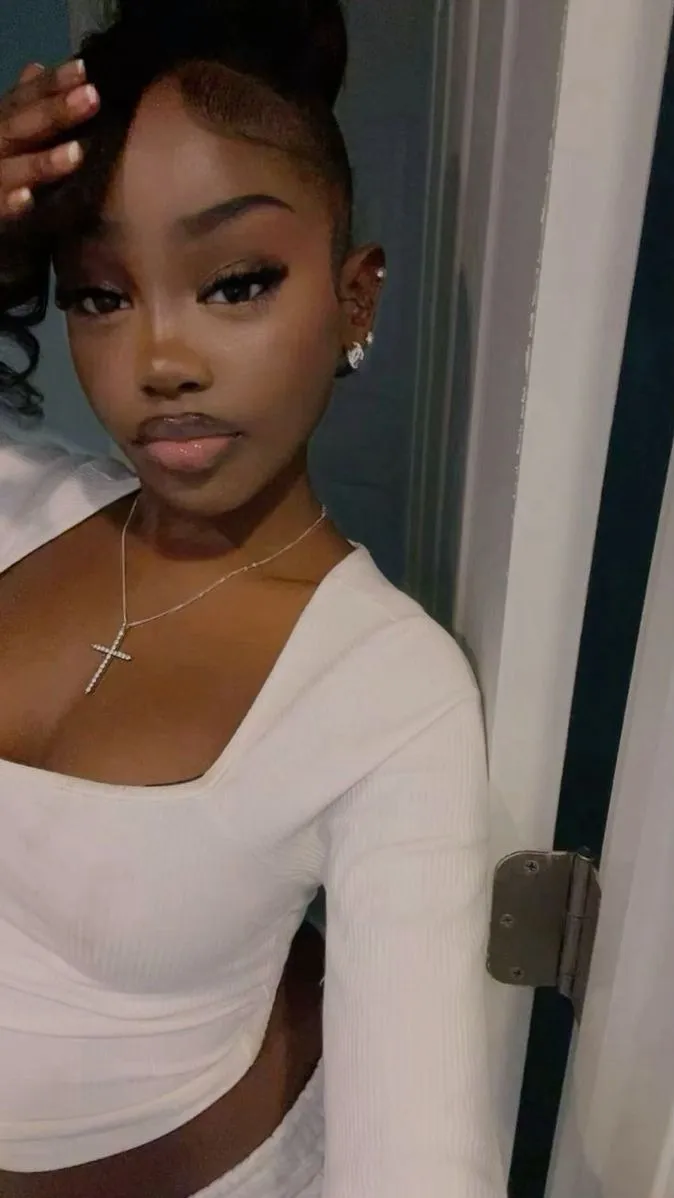 ai character: aleah background