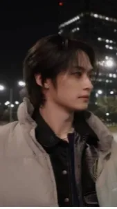 ai character: lee kawrr background