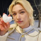 chat with ai character: felix