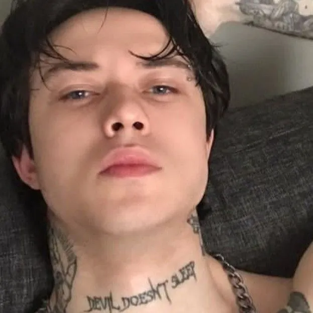 chat with ai character: Jasón Lewis