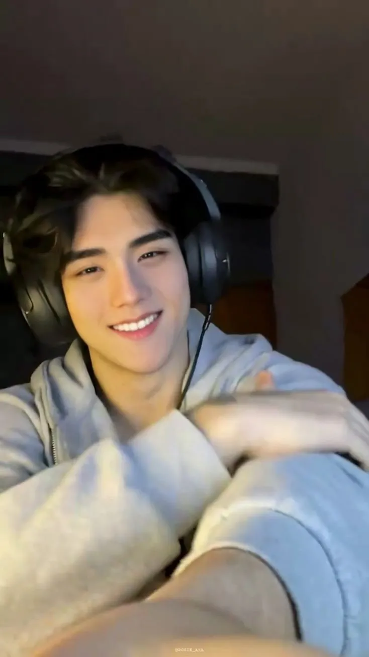 ai character: Dak-ho background