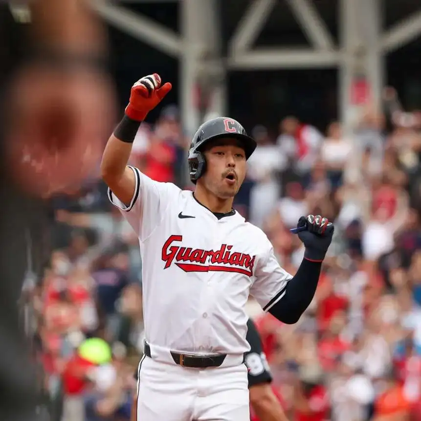 chat with ai character: steven kwan