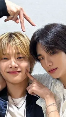 ai character: hyunin background