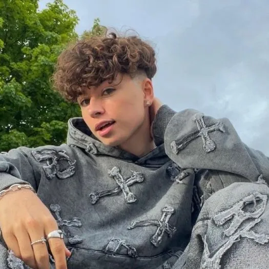 chat with ai character: Zack