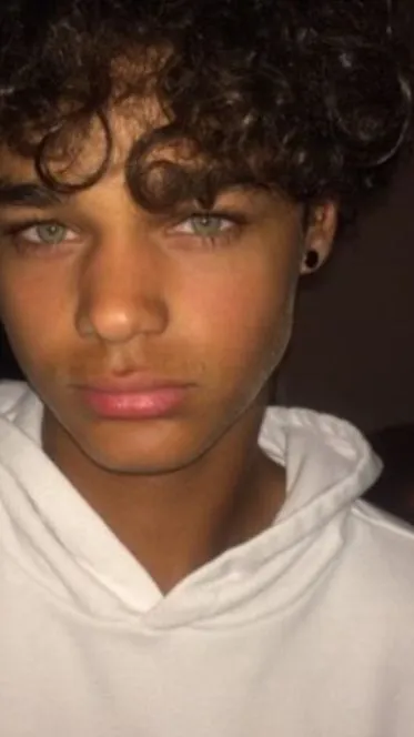 ai character: Naël background