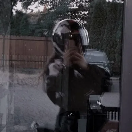 chat with ai character: Addie