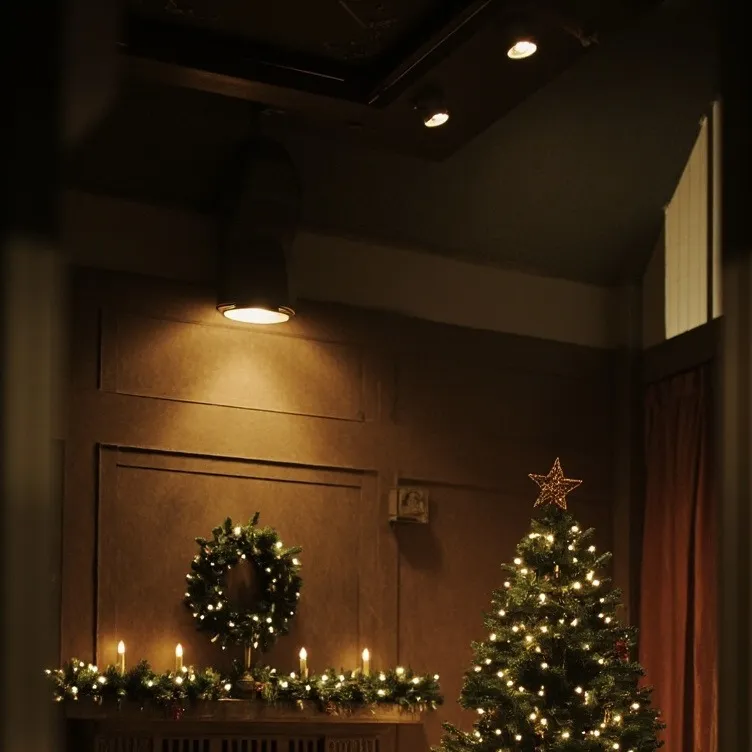 chat with ai character: Merry Christmas 