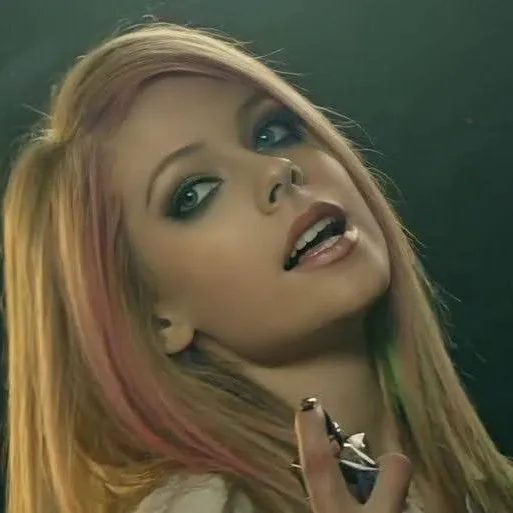 chat with ai character: Avril Lavigne 4