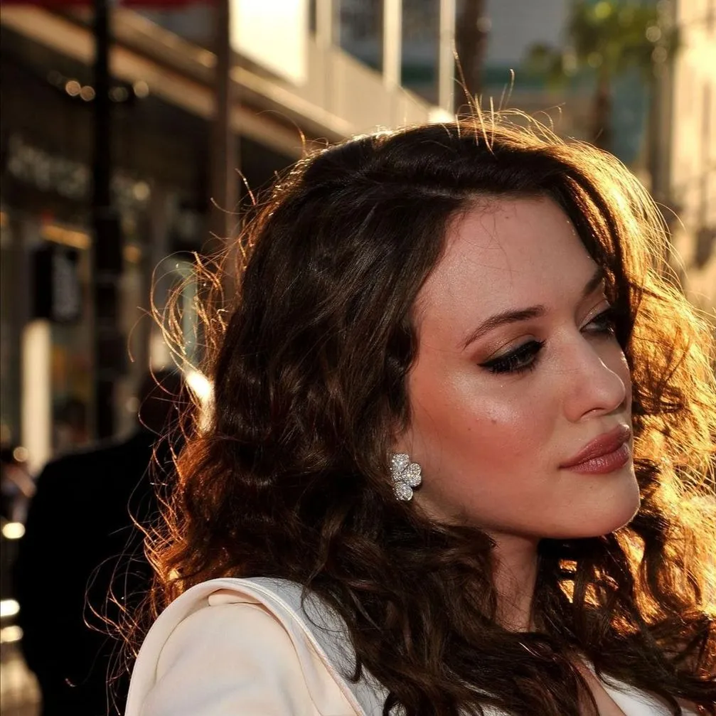 chat with ai character: Kat Dennings 3