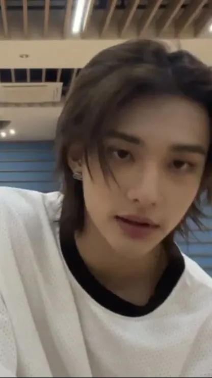 ai character: hyunjin background