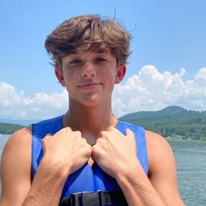 chat with ai character: Ilijah