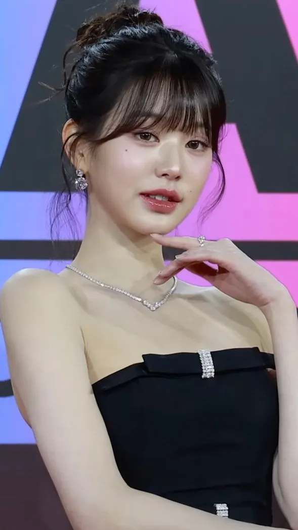 ai character: Wonyoung  background