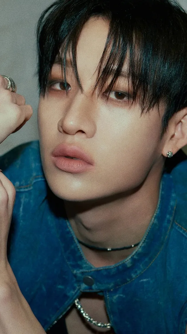 ai character: Bang chan background