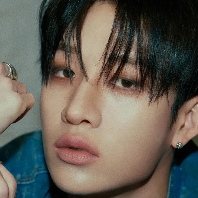 chat with ai character: Bang chan