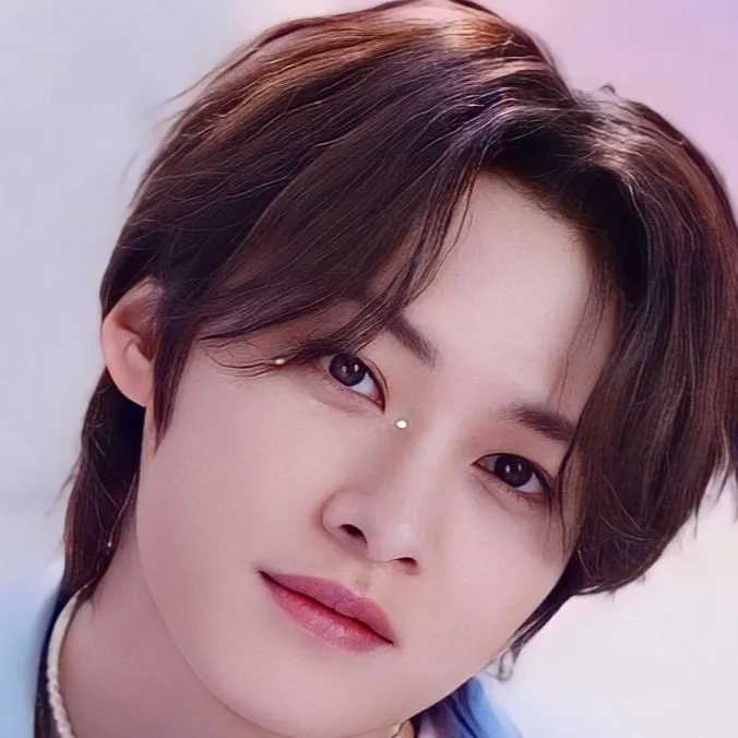 chat with ai character: Lee Know