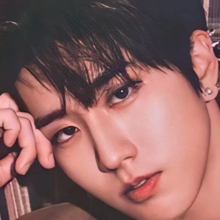 chat with ai character: Han