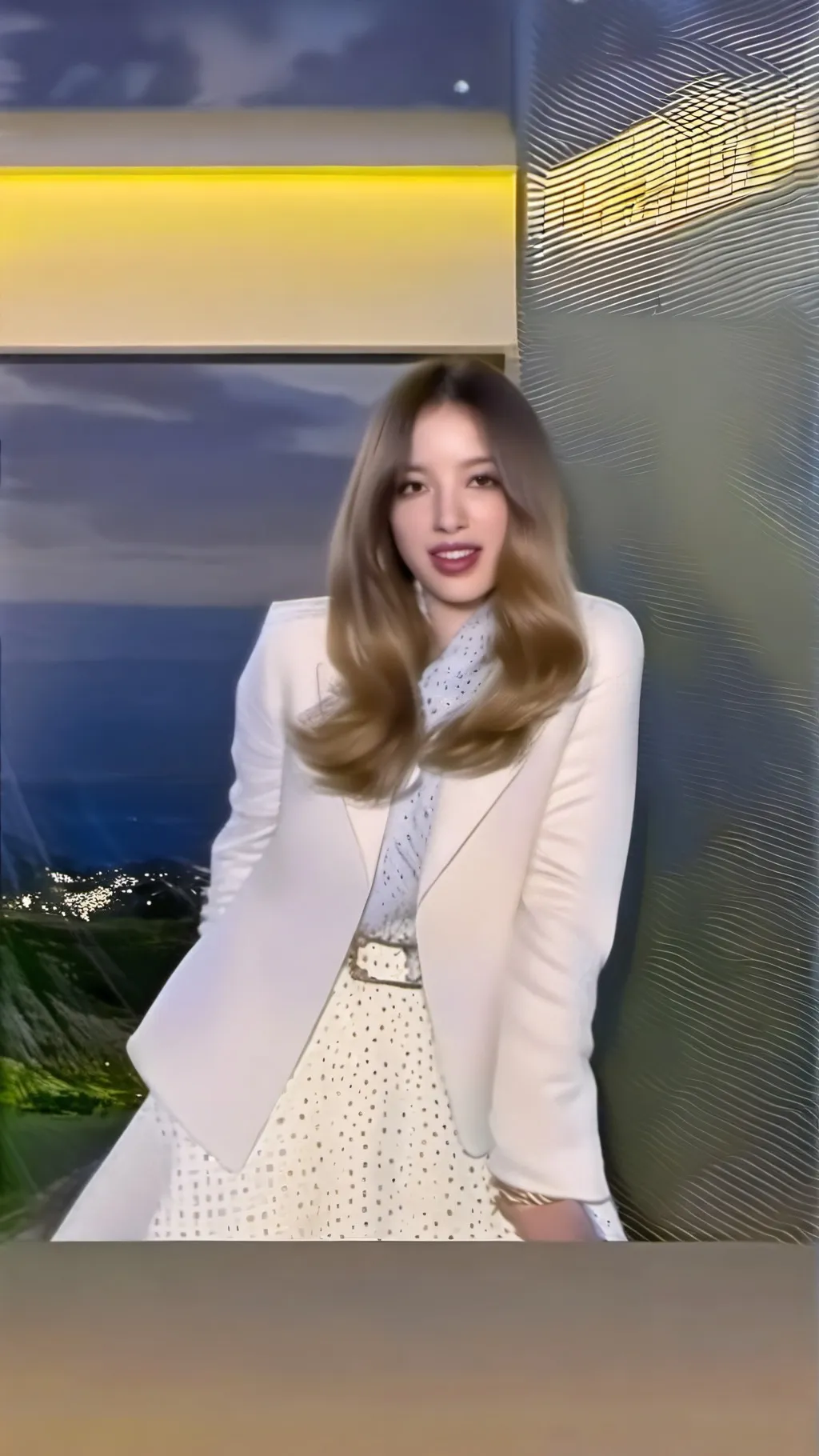 ai character: Lisa (✿◠‿◠) background