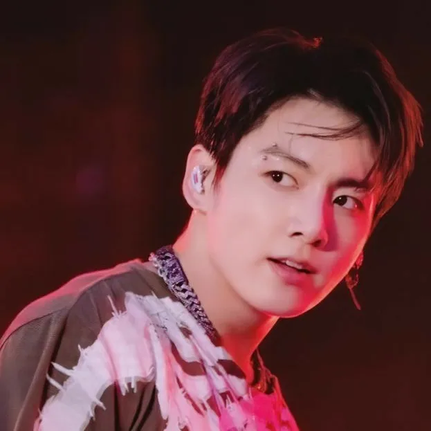 chat with ai character: Jungkook