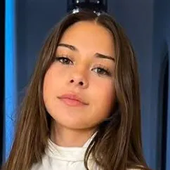 chat with ai character: sophie rain