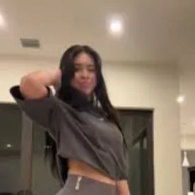 chat with ai character: aishah sofey