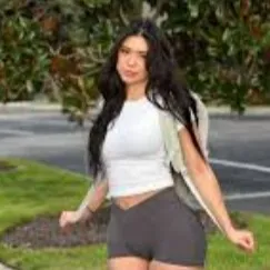 chat with ai character: aishah sofey