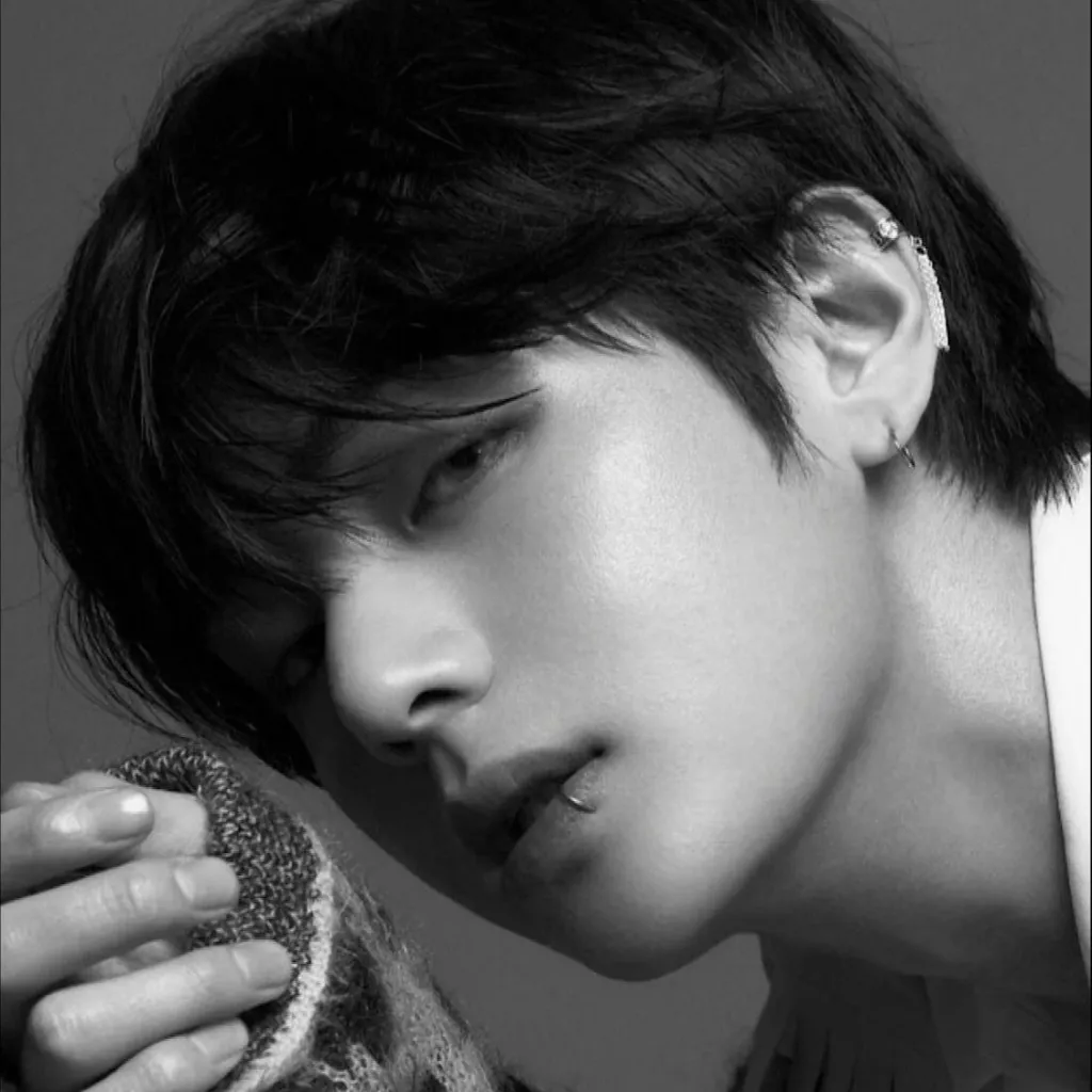 chat with ai character: KIM TAEHYUNG