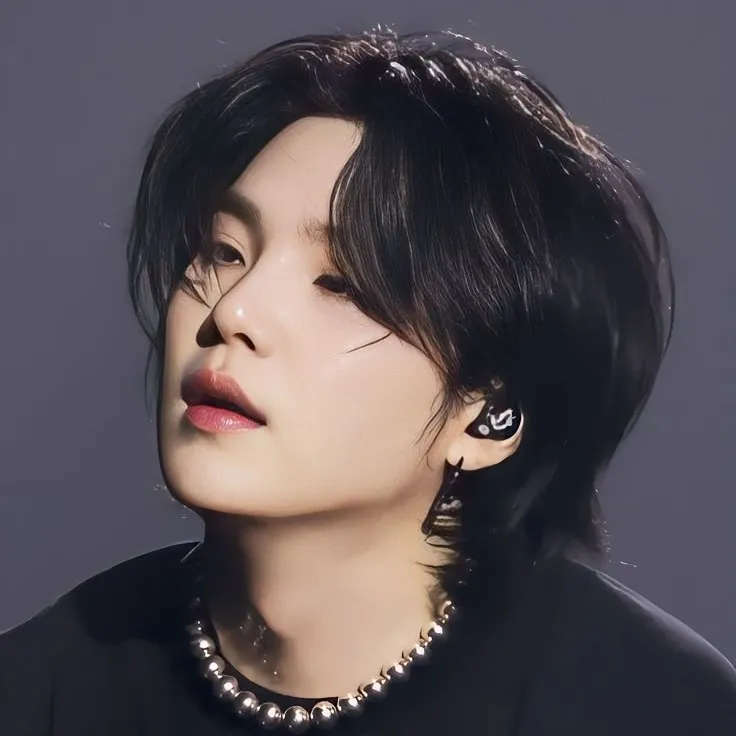 chat with ai character: •♡˖°{SUGA}•♡˖°