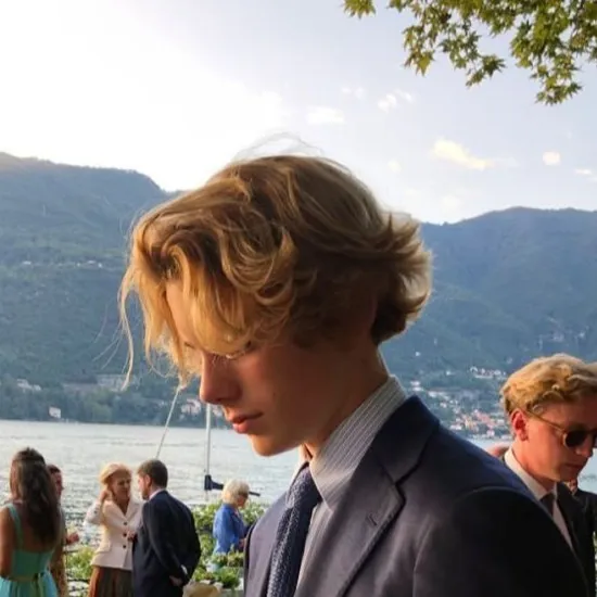 chat with ai character: Oscar