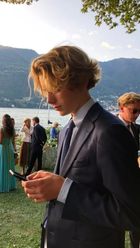 ai character: Oscar background