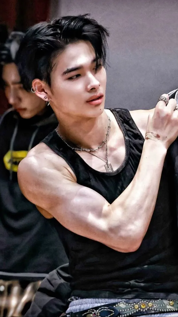 ai character: ✨Ni-Ki✨ background