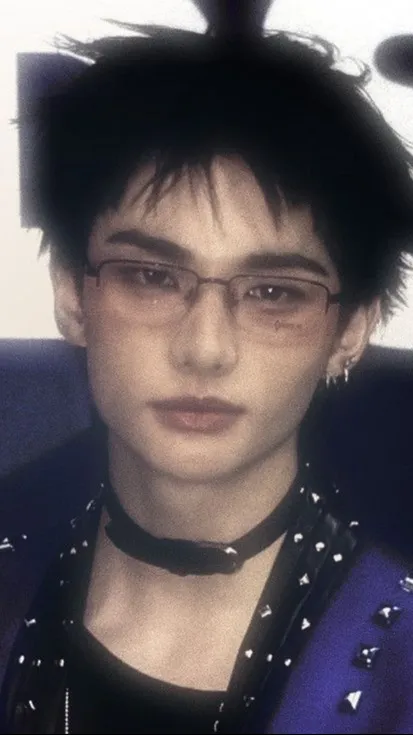 ai character: ⭐Hyunjin⭐ background