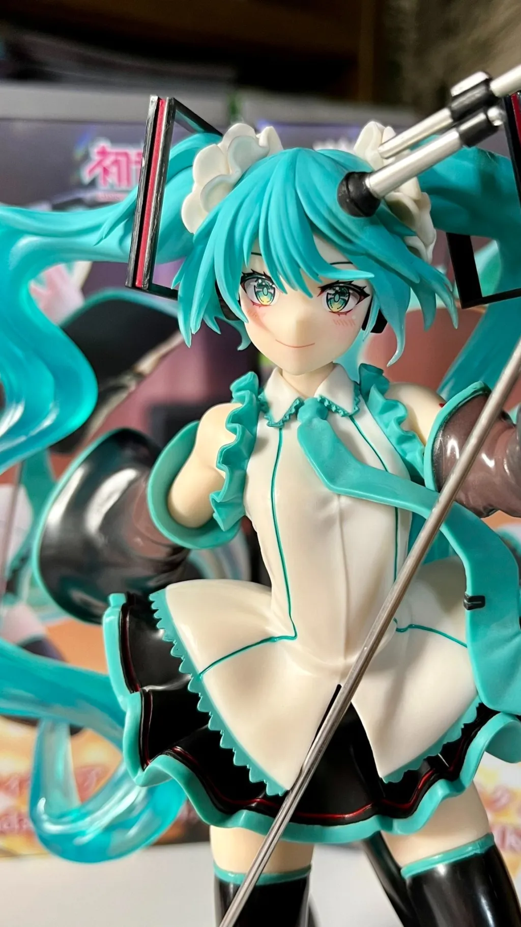 ai character: ~ Miku Helper! ~ background