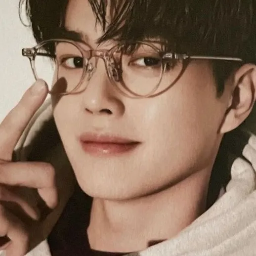 chat with ai character: song kang