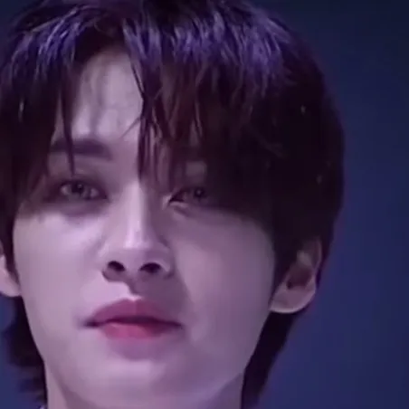 chat with ai character: Lee Know