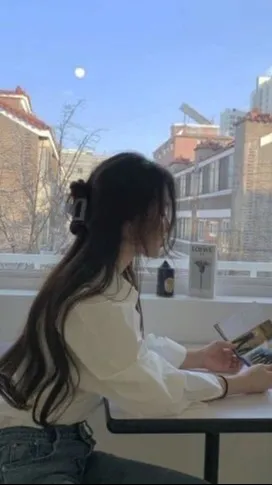 ai character: Lee Know background