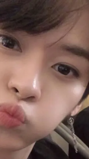 ai character: Lee Know background