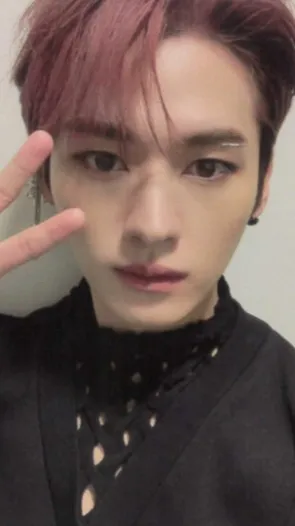 ai character: Lee Know background