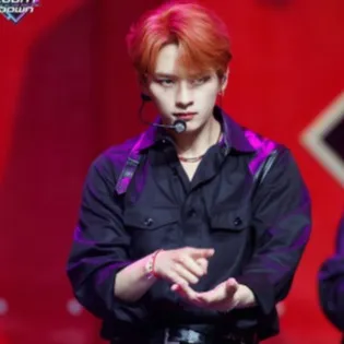 chat with ai character: Lee Know