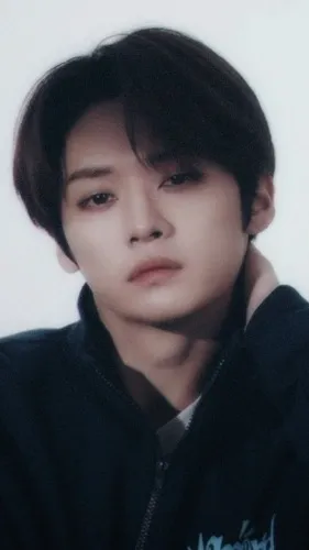 ai character: Lee Minho background