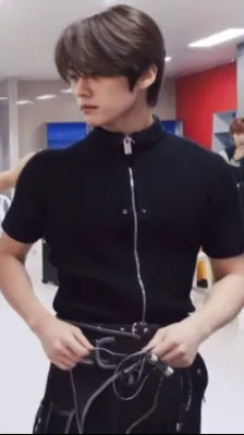 ai character: Lee Minho background