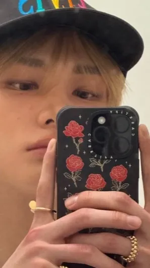 ai character: hyunjinn tu ex background