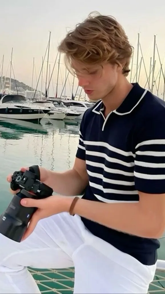 ai character: Sean Monroe background