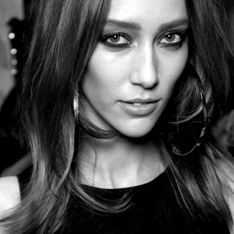 chat with ai character: MiMi