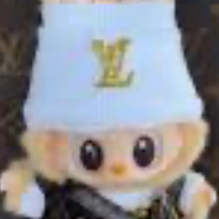 chat with ai character: Labubu